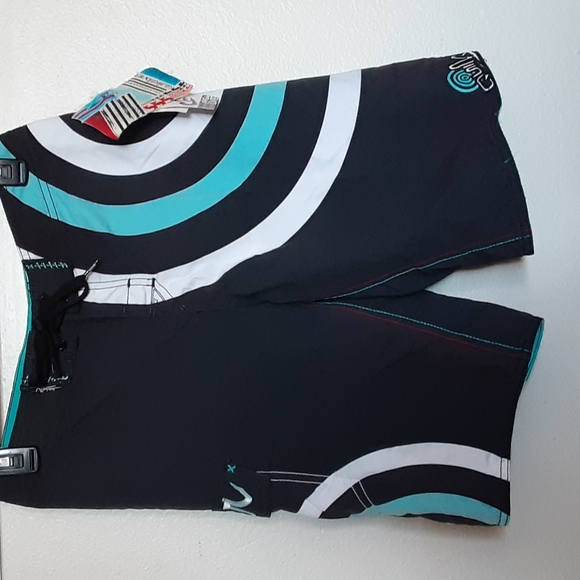 Quiksilver boy's swim/board shorts - Picture 1 of 4